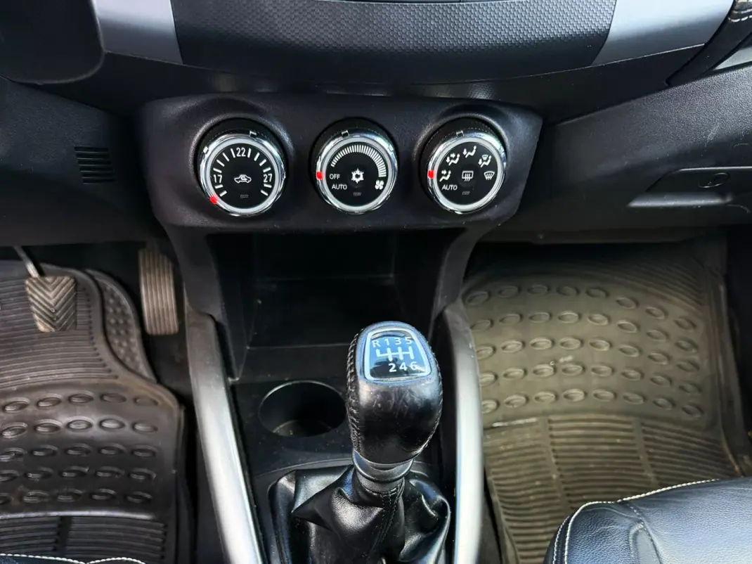 Mitsubishi Outlander 2012 - 12900 EUR, 176000 km - AUTO.MOTO.pt - 176000km - foto 16 de 18