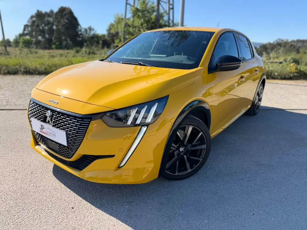 Peugeot 208 2022 - 16900 EUR, 69600 km - AUTO.MOTO.pt - 69600km - foto 1 de 21