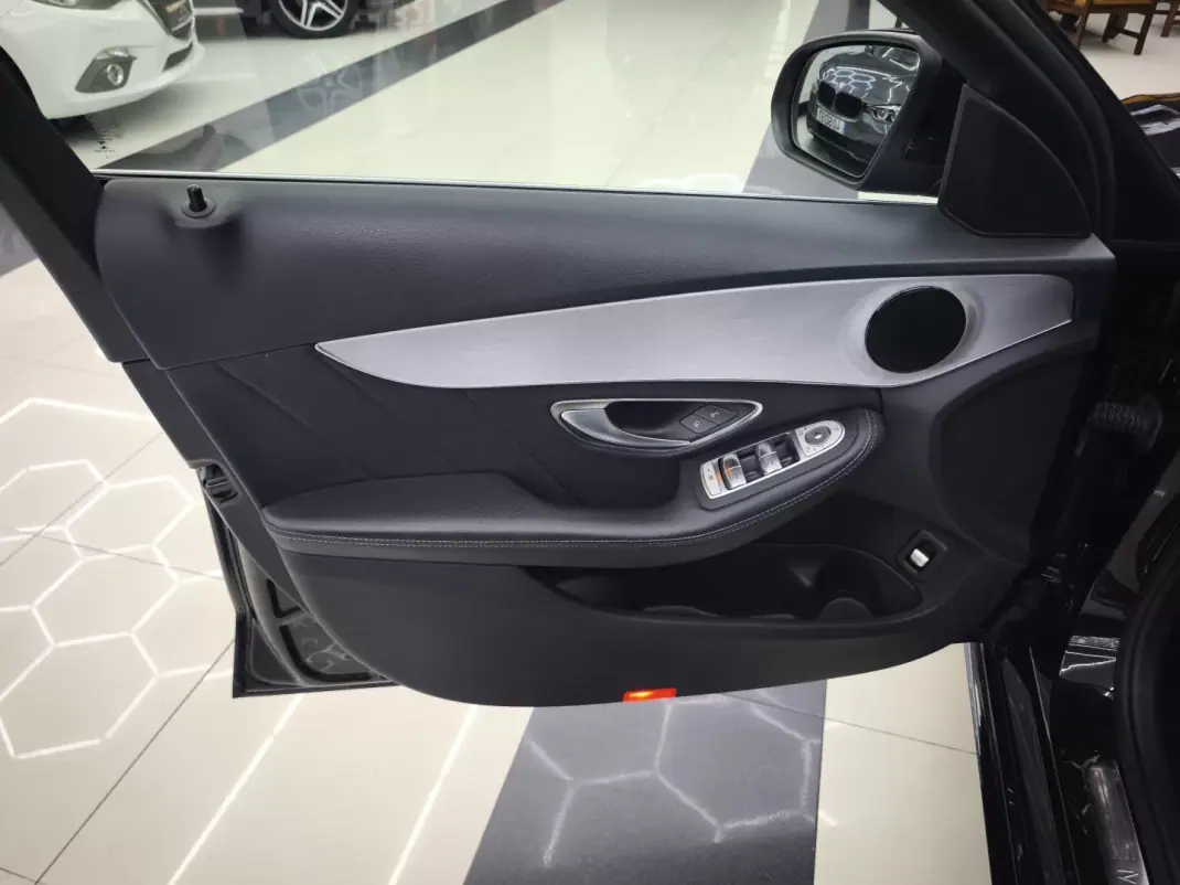 Mercedes-Benz C 220 2018 - 30950 EUR, 102676 km - AUTO.MOTO.pt - 102676km - foto 20 de 47