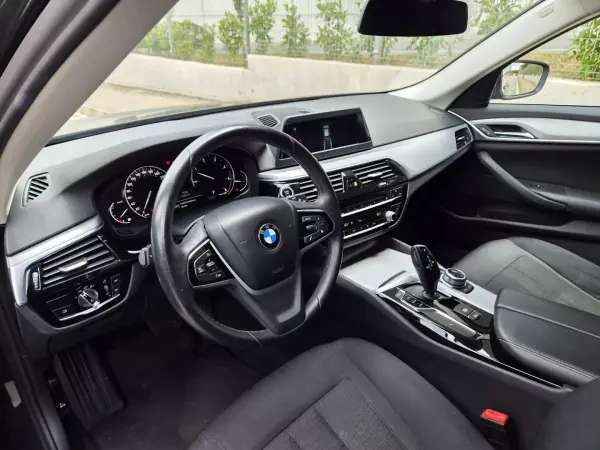 BMW 520 2017 - 19900 EUR, 171000 km - AUTO.MOTO.pt - 171000km - foto 11 de 19