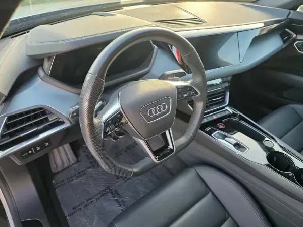Audi e-tron GT 2021 - 52499 EUR, 100000 km - AUTO.MOTO.pt - 100000km - foto 13 de 46
