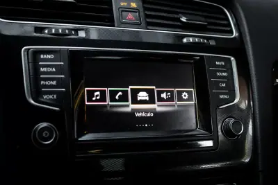 Volkswagen Golf 2015 - 24990 EUR, 83192 km - AUTO.MOTO.pt - 83192km - foto 44 de 45