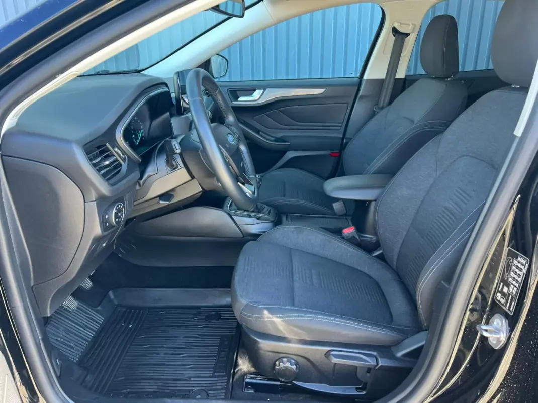 Ford Focus SW 2019 - 15950 EUR, 94634 km - AUTO.MOTO.pt - 94634km - foto 16 de 19