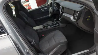 Volvo V60 2023 - 30900 EUR, 128000 km - AUTO.MOTO.pt - 128000km - foto 12 de 30