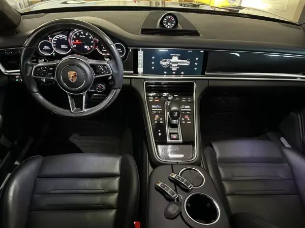 Porsche Panamera 2017 - 76490 EUR, 62500 km - AUTO.MOTO.pt - 62500km - foto 26 de 49