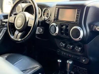 Jeep Wrangler Unlimited 2013 - 43500 EUR, 160952 km - 160952km - foto 9 de 13