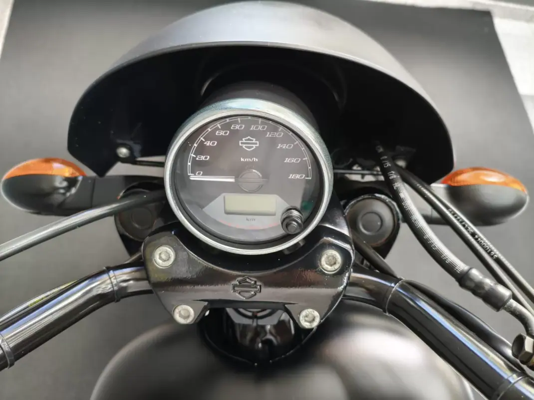 Harley-Davidson Dyna Glide Street Bob 2016 - 5950 EUR, 3000 km - AUTO.MOTO.pt - 3000km - foto 18 de 21