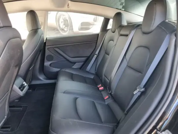 Tesla Model 3 2022 - 29950 EUR, 30000 km - AUTO.MOTO.pt - 30000km - foto 6 de 19