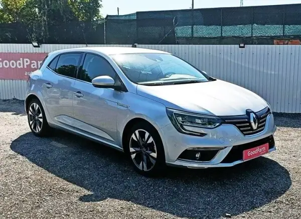 Renault Mégane 2020 - 18990 EUR, 82646 km - AUTO.MOTO.pt - 82646km - foto 10 de 23