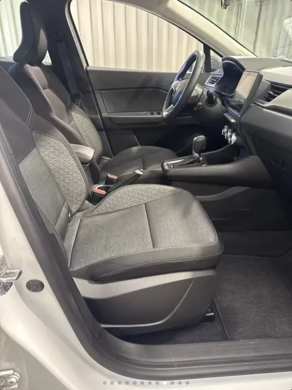 Renault Captur 2022 - 16900 EUR, 128630 km - AUTO.MOTO.pt - 128630km - foto 3 de 5
