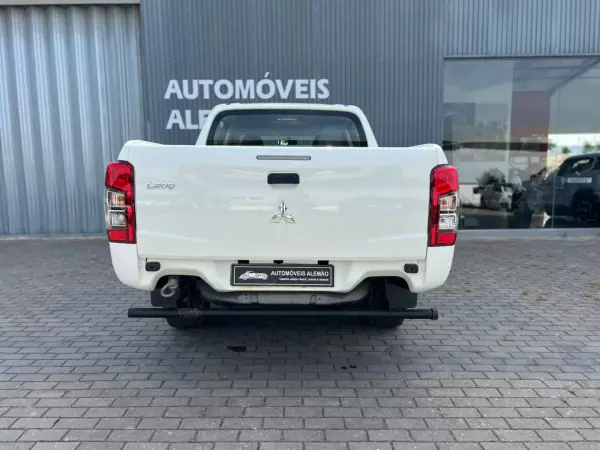 Mitsubishi L200 2022 - 31500 EUR, 143592 km - AUTO.MOTO.pt - 143592km - foto 7 de 17