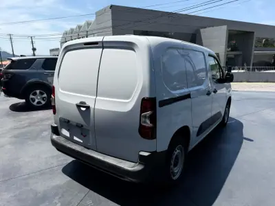 Citroën BERLINGO VAN XL 1.5 BLUE HDI 3 LUGARES 2023 - 16900 EUR, 100000 km - AUTO.MOTO.pt - 100000km - foto 3 de 8