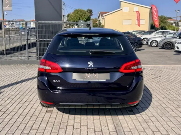 Peugeot 308 SW 2018 - 9990 EUR, 210000 km - AUTO.MOTO.pt - 210000km - foto 4 de 17