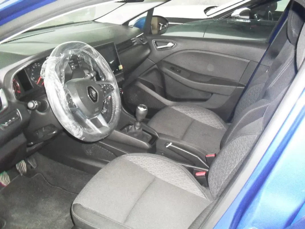 Renault Clio 2021 - 14950 EUR, 8700 km - 8700km - foto 6 de 10