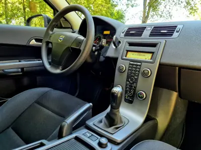 Volvo C30 2011 - 7750 EUR, 179000 km - AUTO.MOTO.pt - 179000km - foto 20 de 28