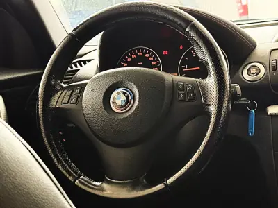 BMW 118 2007 - 12990 EUR, 245000 km - AUTO.MOTO.pt - 245000km - foto 31 de 37