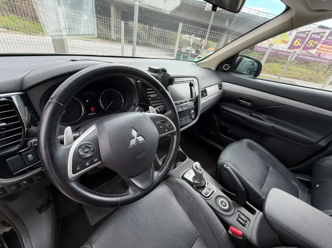 Mitsubishi Outlander 2014 - 17900 EUR, 161000 km - AUTO.MOTO.pt - 161000km - foto 9 de 10