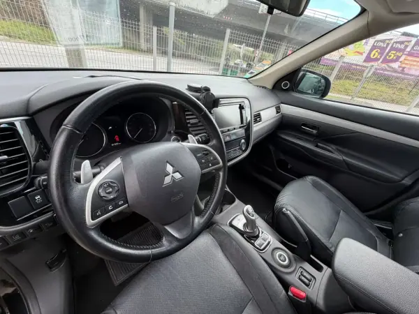 Mitsubishi Outlander 2014 - 17900 EUR, 161000 km - AUTO.MOTO.pt - 161000km - foto 9 de 10