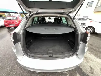 Renault Mégane Sport Tourer 2014 - 7750 EUR, 250000 km - AUTO.MOTO.pt - 250000km - foto 40 de 47