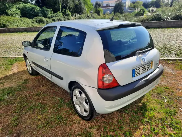 Renault Clio 2001 - 3500 EUR, 188485 km - AUTO.MOTO.pt - 188485km - foto 4 de 10