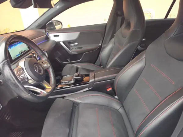 Mercedes-Benz CLA 250 2021 - 27500 EUR, 99400 km - AUTO.MOTO.pt - 99400km - foto 8 de 16