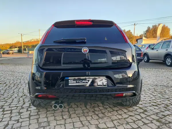 Fiat Grande Punto 2010 - 13900 EUR, 32000 km - AUTO.MOTO.pt - 32000km - foto 8 de 28