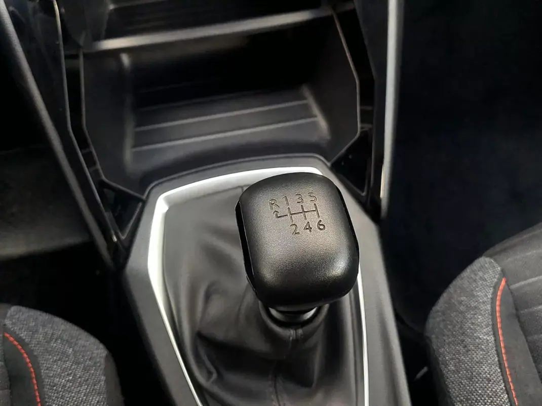 Peugeot 208 2020 - 17900 EUR, 94355 km - AUTO.MOTO.pt - 94355km - foto 12 de 23