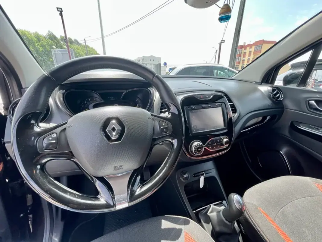 Renault Captur 2013 - 13950 EUR, 161056 km - AUTO.MOTO.pt - 161056km - foto 13 de 30