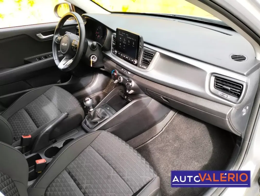 Kia Rio 2021 - 14450 EUR, 70980 km - AUTO.MOTO.pt - 70980km - foto 26 de 32