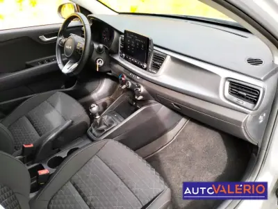 Kia Rio 2021 - 14450 EUR, 70980 km - AUTO.MOTO.pt - 70980km - foto 26 de 32