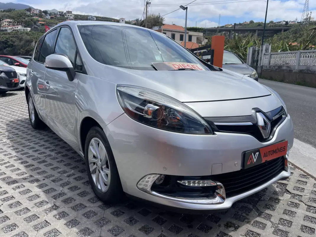 Renault Grand Scénic 2014 - 9950 EUR, 118241 km - AUTO.MOTO.pt - 118241km - foto 1 de 13