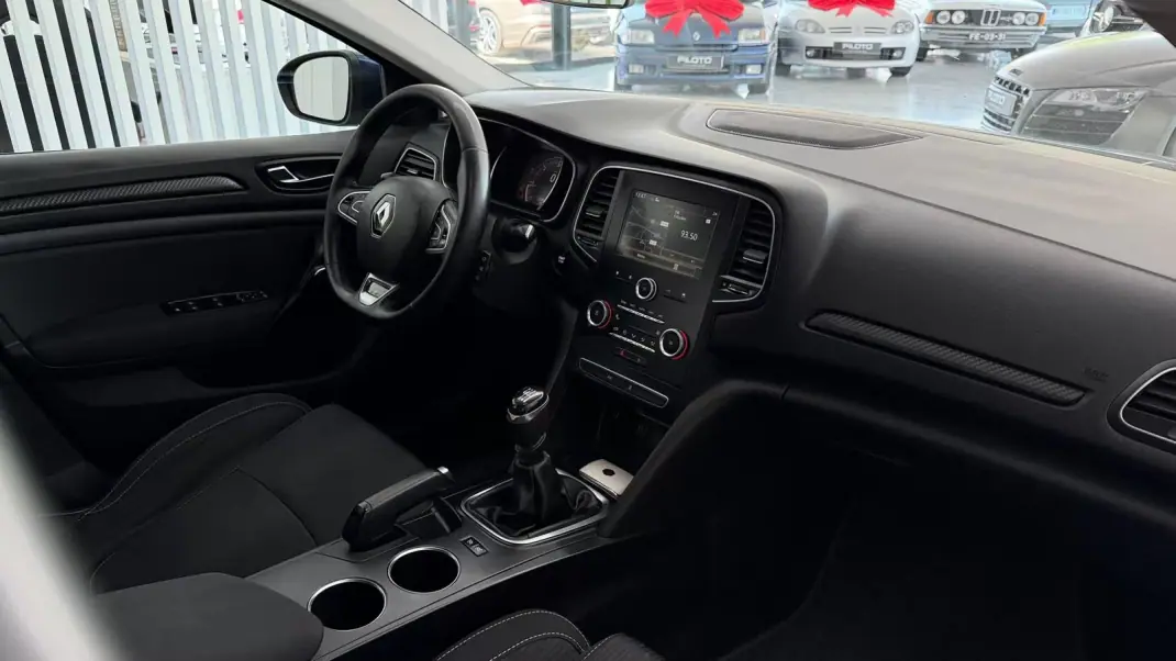 Renault Mégane Sport Tourer 2017 - 10990 EUR, 233602 km - AUTO.MOTO.pt - 233602km - foto 29 de 29