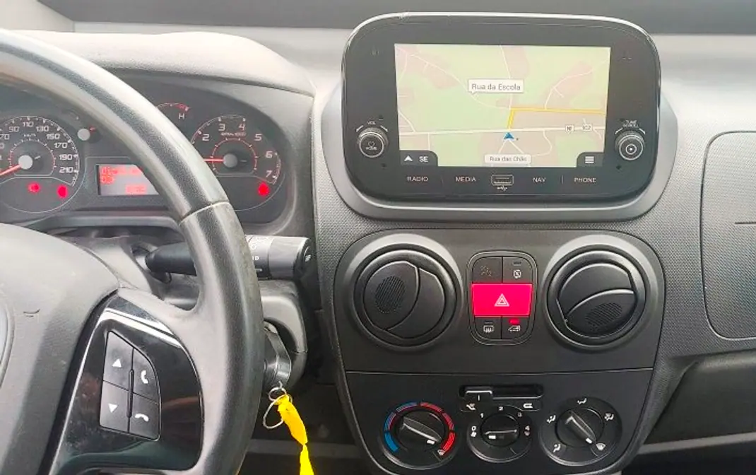 Fiat FIORINO C/IVA AC PORTA LATERAL 2020 - 9750 EUR, 166000 km - AUTO.MOTO.pt - 166000km - foto 8 de 11