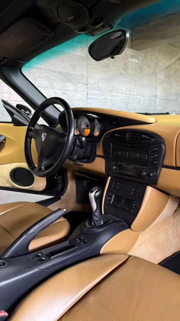 Porsche Boxster 2002 - 29000 EUR, 110000 km - AUTO.MOTO.pt - 110000km - foto 12 de 13