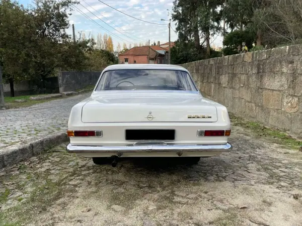 Opel Olympia 1965 - 25000 EUR, 92000 km - AUTO.MOTO.pt - 92000km - foto 6 de 37