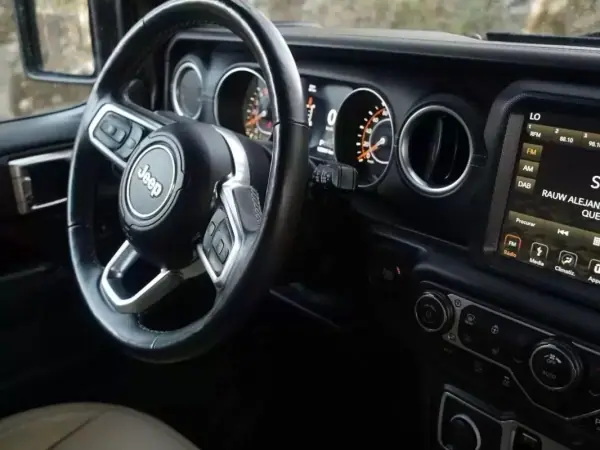 Jeep Wrangler Unlimited 2019 - 62900 EUR, 123841 km - AUTO.MOTO.pt - 123841km - foto 12 de 15