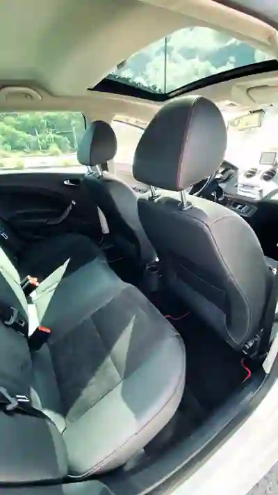 SEAT Ibiza ST 2015 - 9250 EUR, 124000 km - AUTO.MOTO.pt - 124000km - foto 13 de 16