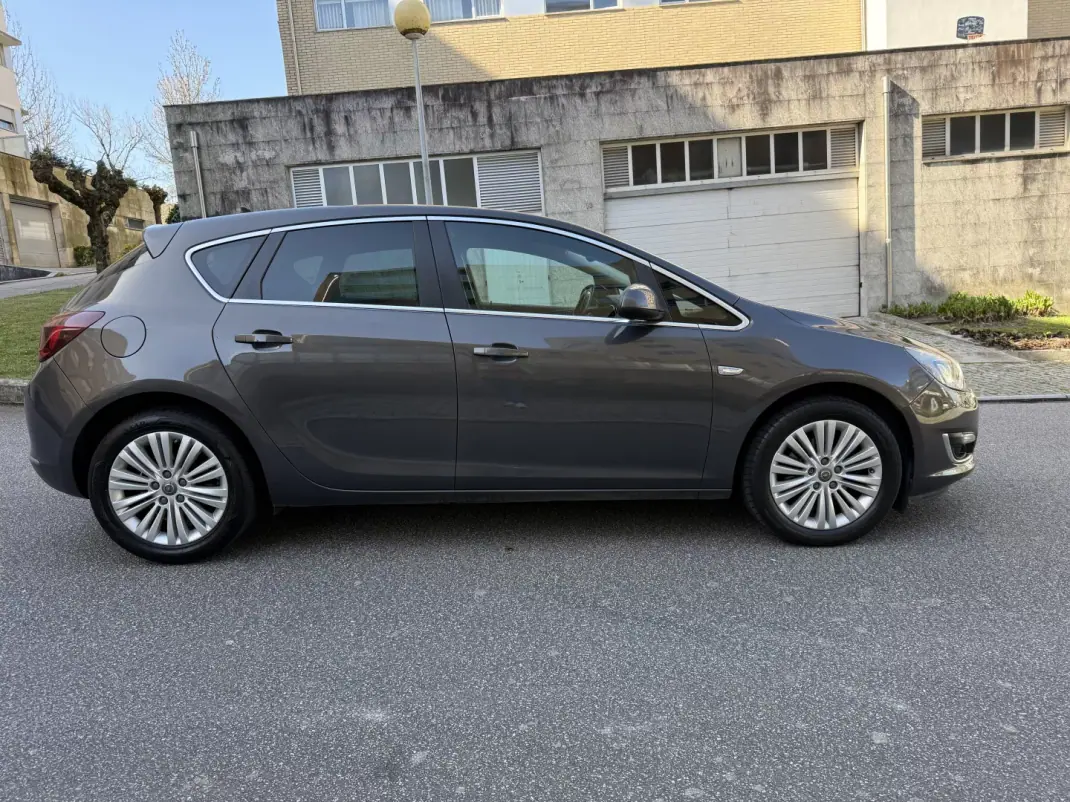 Opel Astra 2015 - 9950 EUR, 112000 km - AUTO.MOTO.pt - 112000km - foto 7 de 12