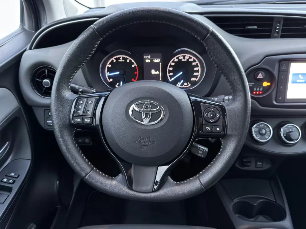 Toyota Yaris 2019 - 14400 EUR, 46977 km - AUTO.MOTO.pt - 46977km - foto 13 de 20