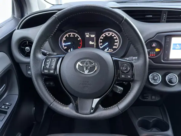 Toyota Yaris 2019 - 14200 EUR, 46977 km - AUTO.MOTO.pt - 46977km - foto 13 de 20