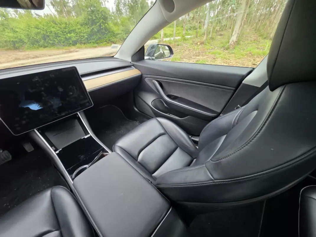 Tesla Model 3 2019 - 23900 EUR, 177000 km - AUTO.MOTO.pt - 177000km - foto 36 de 42