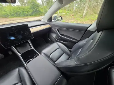 Tesla Model 3 2019 - 23900 EUR, 177000 km - AUTO.MOTO.pt - 177000km - foto 36 de 42