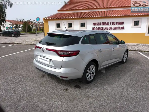 Renault Mégane Sport Tourer 2020 - 14250 EUR, 178000 km - AUTO.MOTO.pt - 178000km - foto 14 de 26