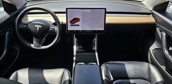 Tesla Model 3 2020 - 25500 EUR, 99000 km - AUTO.MOTO.pt - 99000km - foto 7 de 25
