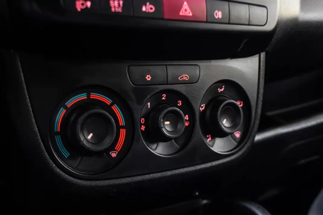 Opel COMBO 2012 - 6800 EUR, 158642 km - 158642km - foto 17 de 23