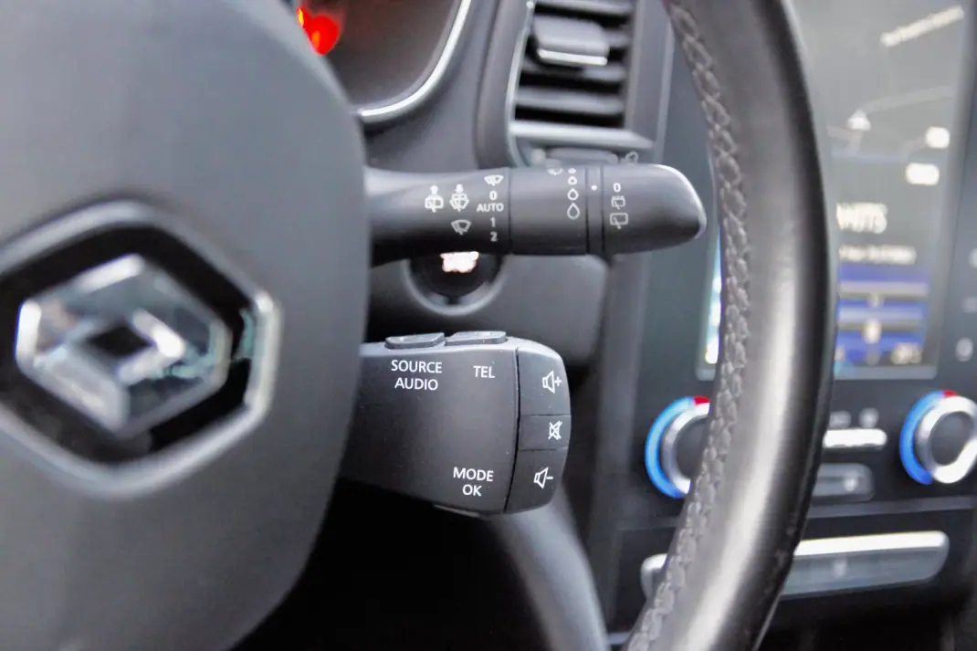 Renault Mégane 2019 - 13990 EUR, 167000 km - AUTO.MOTO.pt - 167000km - foto 31 de 33