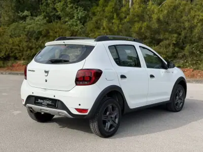 Dacia Sandero 2017 - 9900 EUR, 103200 km - AUTO.MOTO.pt - 103200km - foto 12 de 24