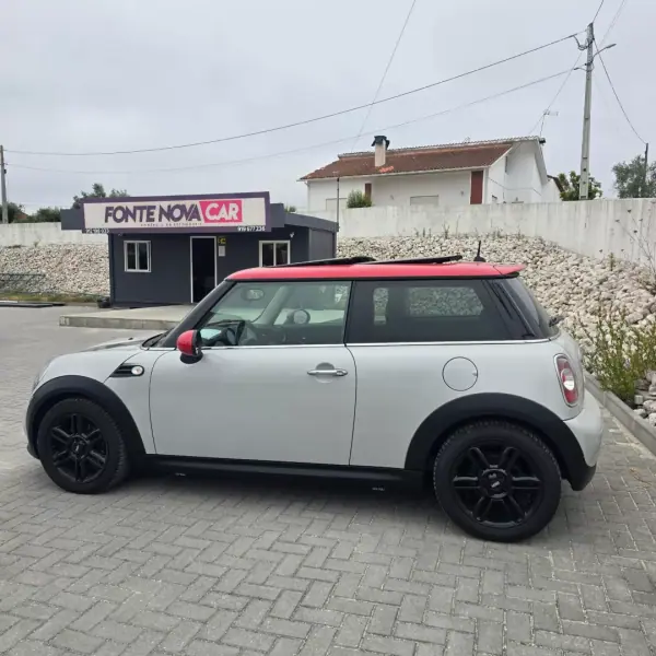 MINI 3 Portas 2011 - 11850 EUR, 158400 km - AUTO.MOTO.pt - 158400km - foto 6 de 24