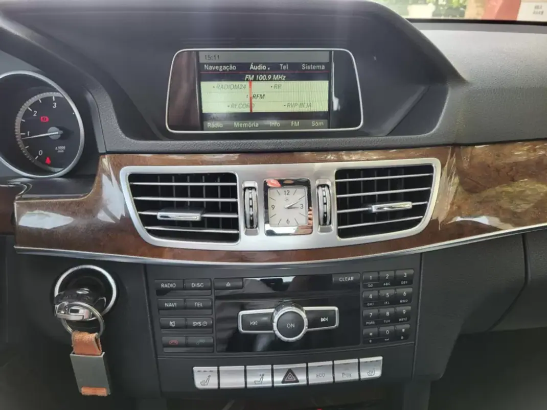 Mercedes-Benz E 200 2014 - 18900 EUR, 147135 km - AUTO.MOTO.pt - 147135km - foto 12 de 20