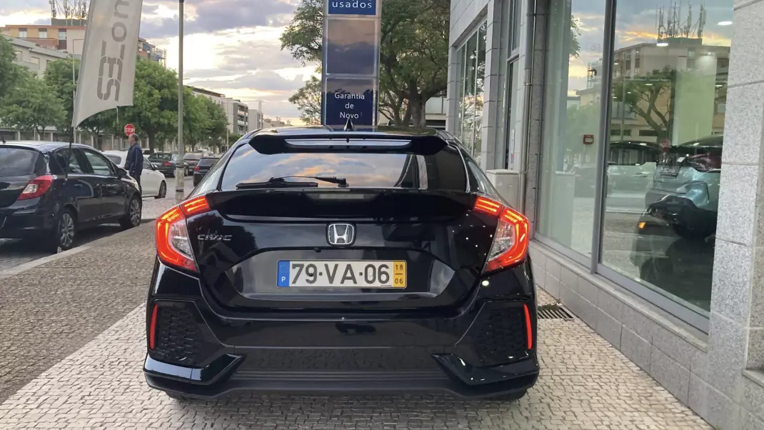Honda Civic 2018 - 19900 EUR, 42326 km - AUTO.MOTO.pt - 42326km - foto 6 de 6